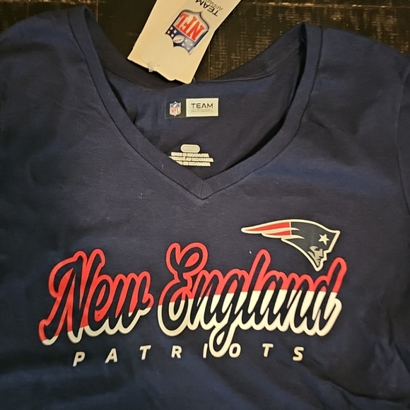 NFL New England Patriots Short Sleeve V Neck T Shirt New With Tags Small and L - Picture 6 of 7